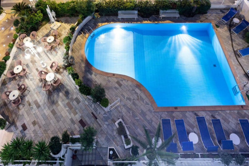 Hotel Ambassador piscina_ok